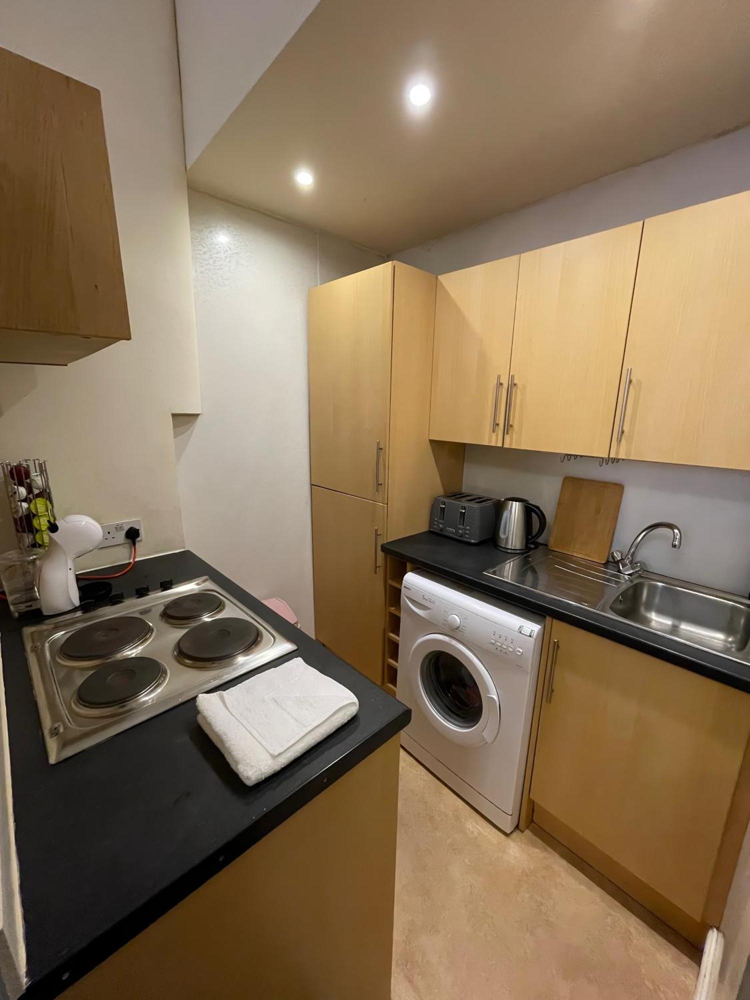 Comfy 2 Bedroom Flat Near Edinburgh City Center Exterior photo