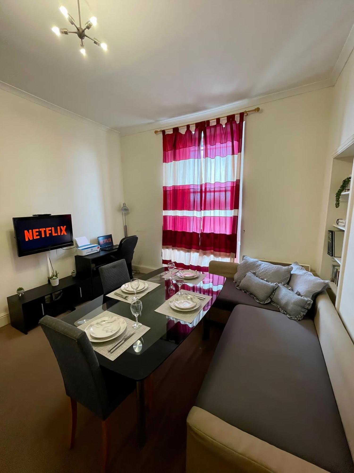 Comfy 2 Bedroom Flat Near Edinburgh City Center Exterior photo